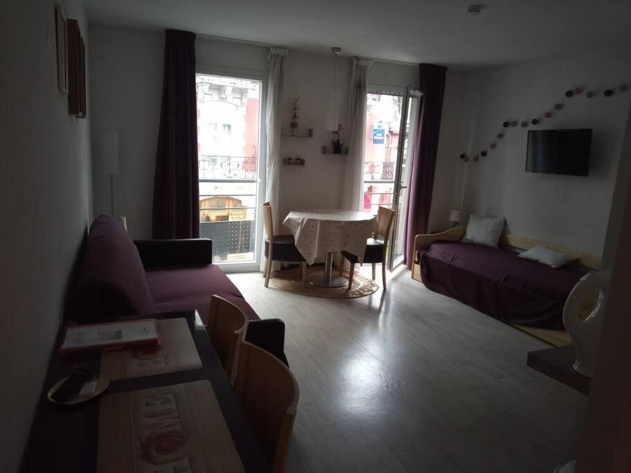 Agreable Studio Familial A Lourdes, Proche Gare Bagian luar foto