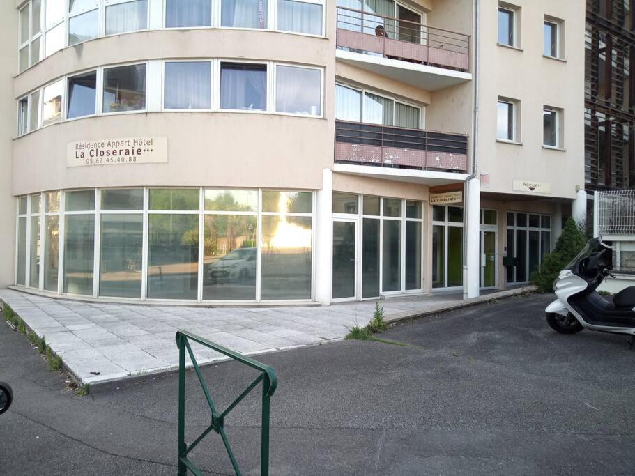 Agreable Studio Familial A Lourdes, Proche Gare Bagian luar foto