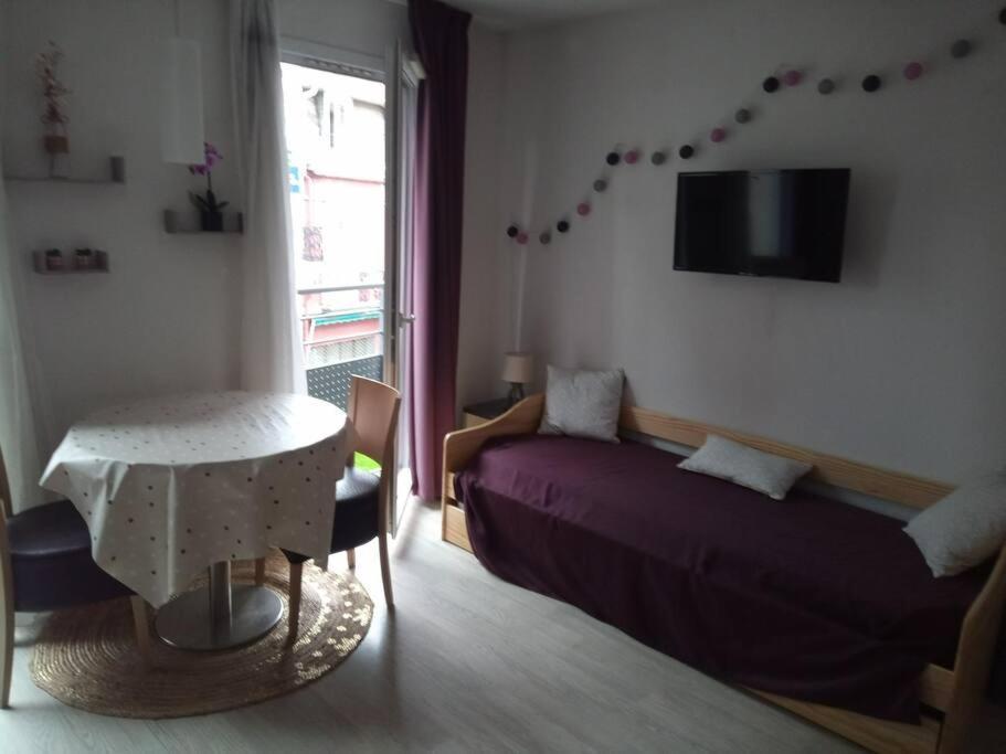 Agreable Studio Familial A Lourdes, Proche Gare Bagian luar foto